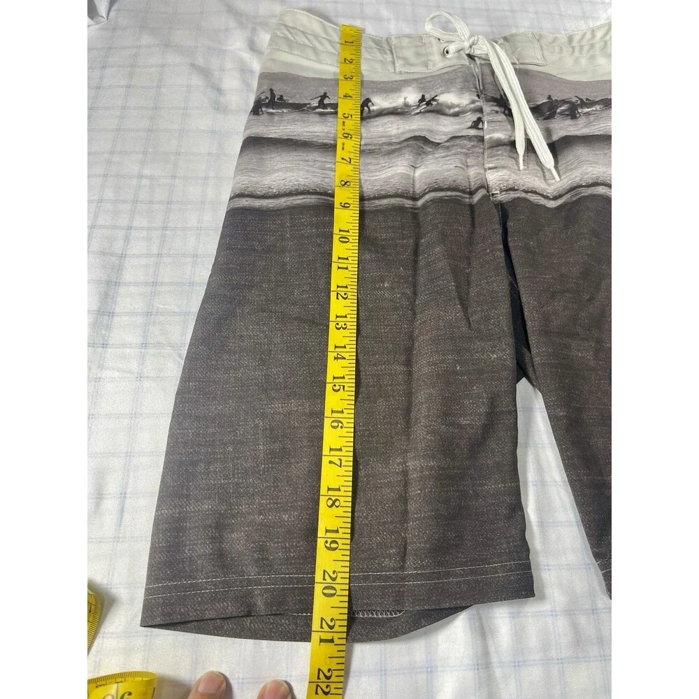 Old Navy California Men's Board Shorts - Surfer Photo Print - Size 28